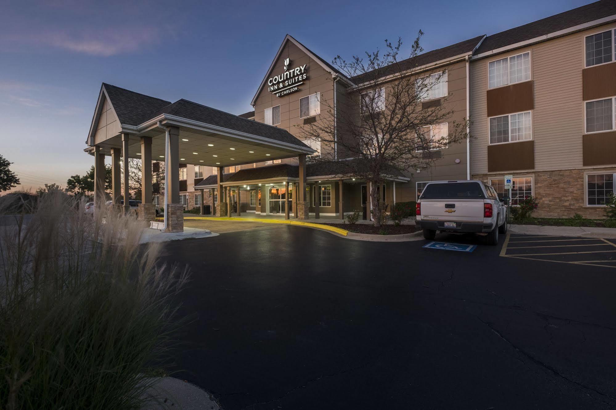 Holiday Inn Express & Suites Chicago - Matteson, An Ihg Hotel Exterior photo