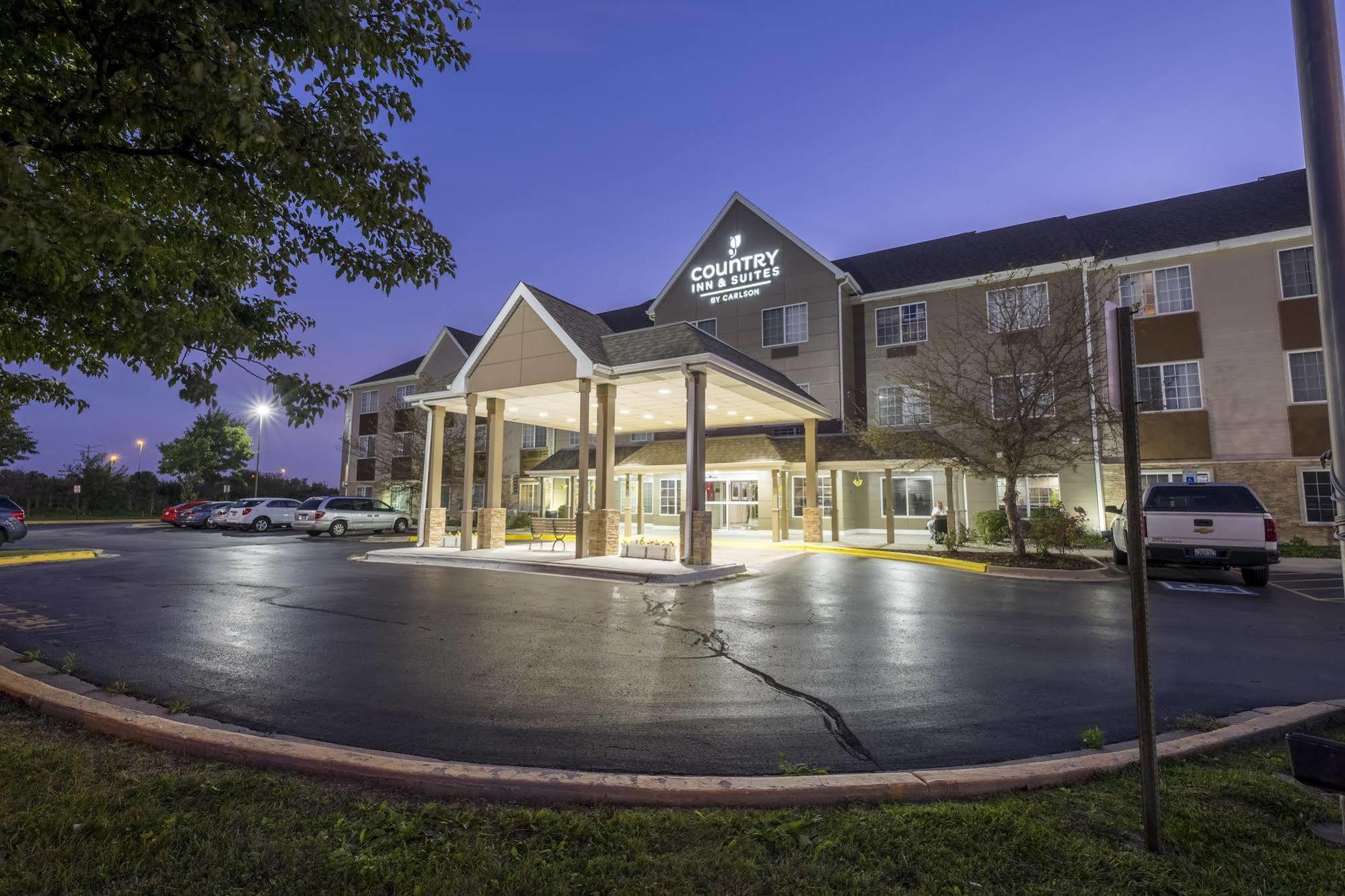 Holiday Inn Express & Suites Chicago - Matteson, An Ihg Hotel Exterior photo