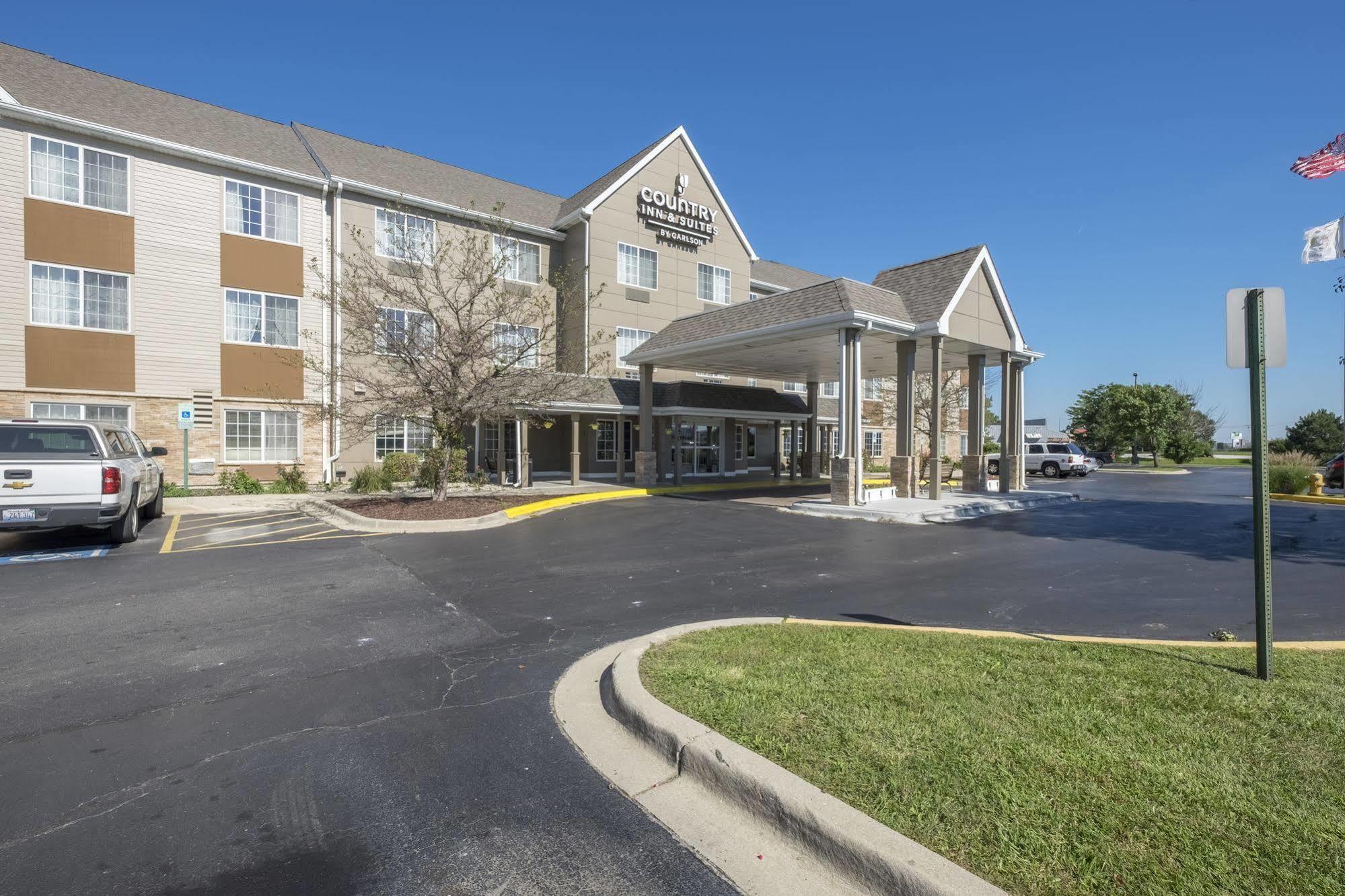 Holiday Inn Express & Suites Chicago - Matteson, An Ihg Hotel Exterior photo